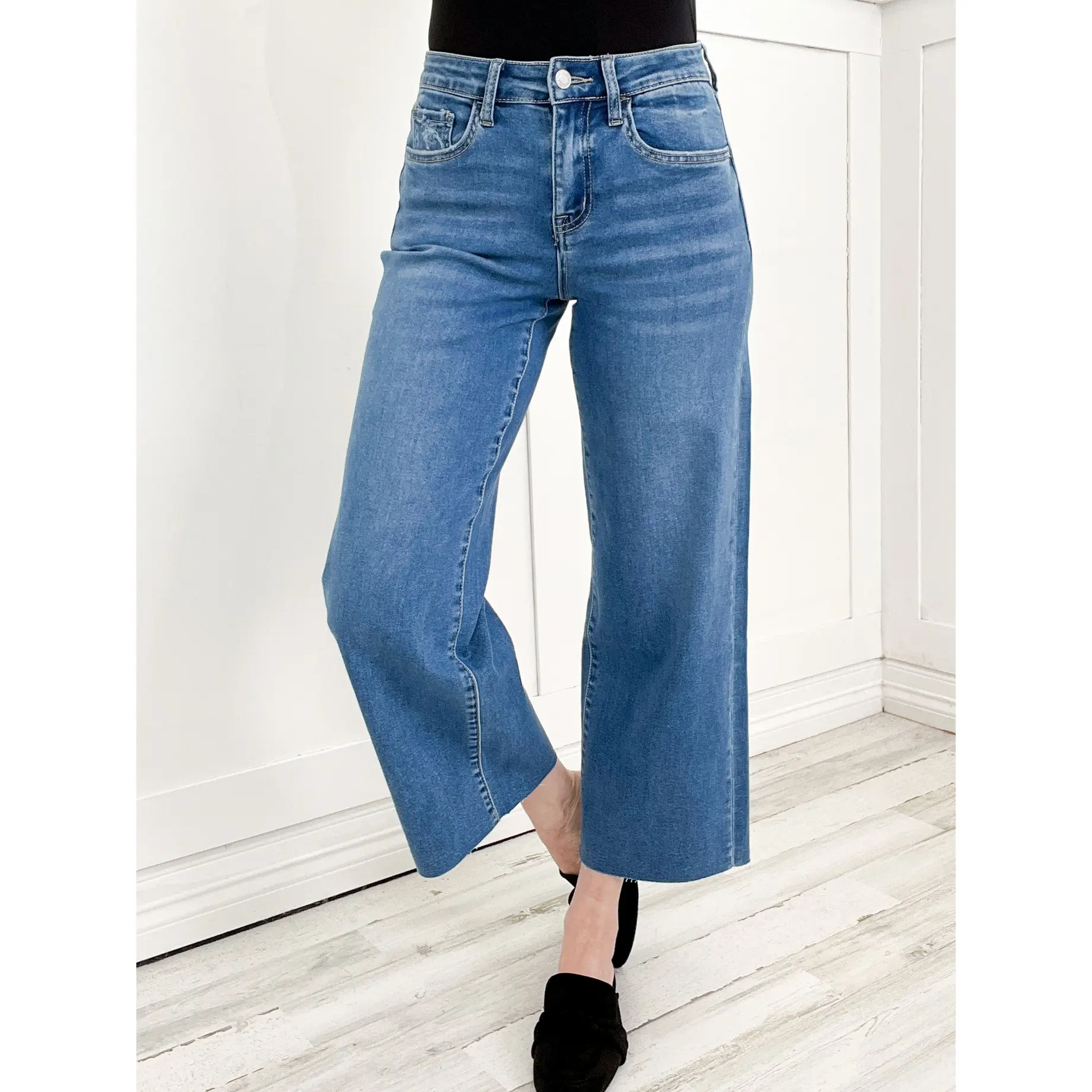 Vervet CATCH FIRE Hi-Rise Super Soft Cropped Slim Wide Jeans