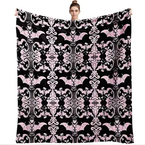 Gothic Pink Bat Pattern Flannel Blanket 270G Thick Warm Home Sofa Throw Blanket Bedroom Decorative Blanket Soft Comfortable Winter Nap Blanket Halloween Theme Gift Blanket