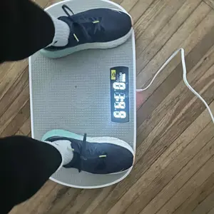 Product Review of Merach Vibration Plate Exercise Machine with Lymphatic Drainage Feature Compact Design for Full Body Workout Max User Weight 400LBS Home Gym Equipment from s**❌ (**)