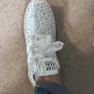 2026 Leopard Print Sneakers, PU Leather, All Seasons, Casual Style, Rubber Sole, Perfect for Daily Wear, Sports, Leisure, Parties, Casual Fashion Shoes