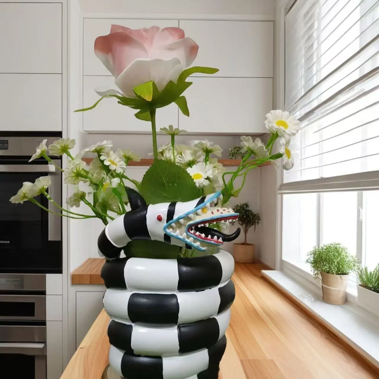 Unique Snake Pattern Resin Plant Pot, Humorous Popcorn Bucket Decorative Ornament, Fun Home Decoration Accessory, Indoor Outdoor Planter, Home Decor Pots