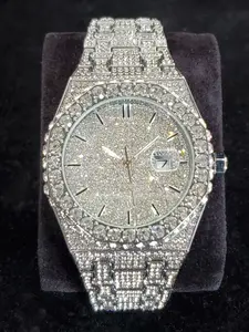 Luxurious Men's Quartz Watch Hip Hop Street Style Full Diamond Automatic Date Wristwatch Party Decoration Rhinestone Decorated Watch