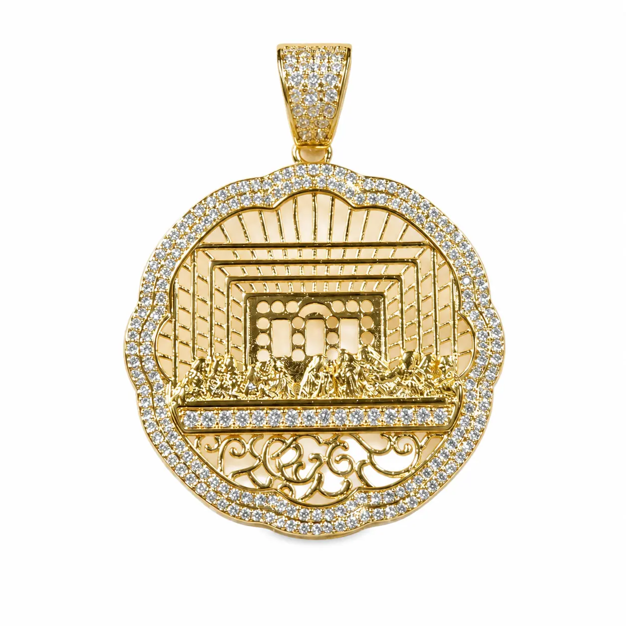 Imperio CZ Medallion Pendant – 14K Oro Laminado – 38mm x 52mm