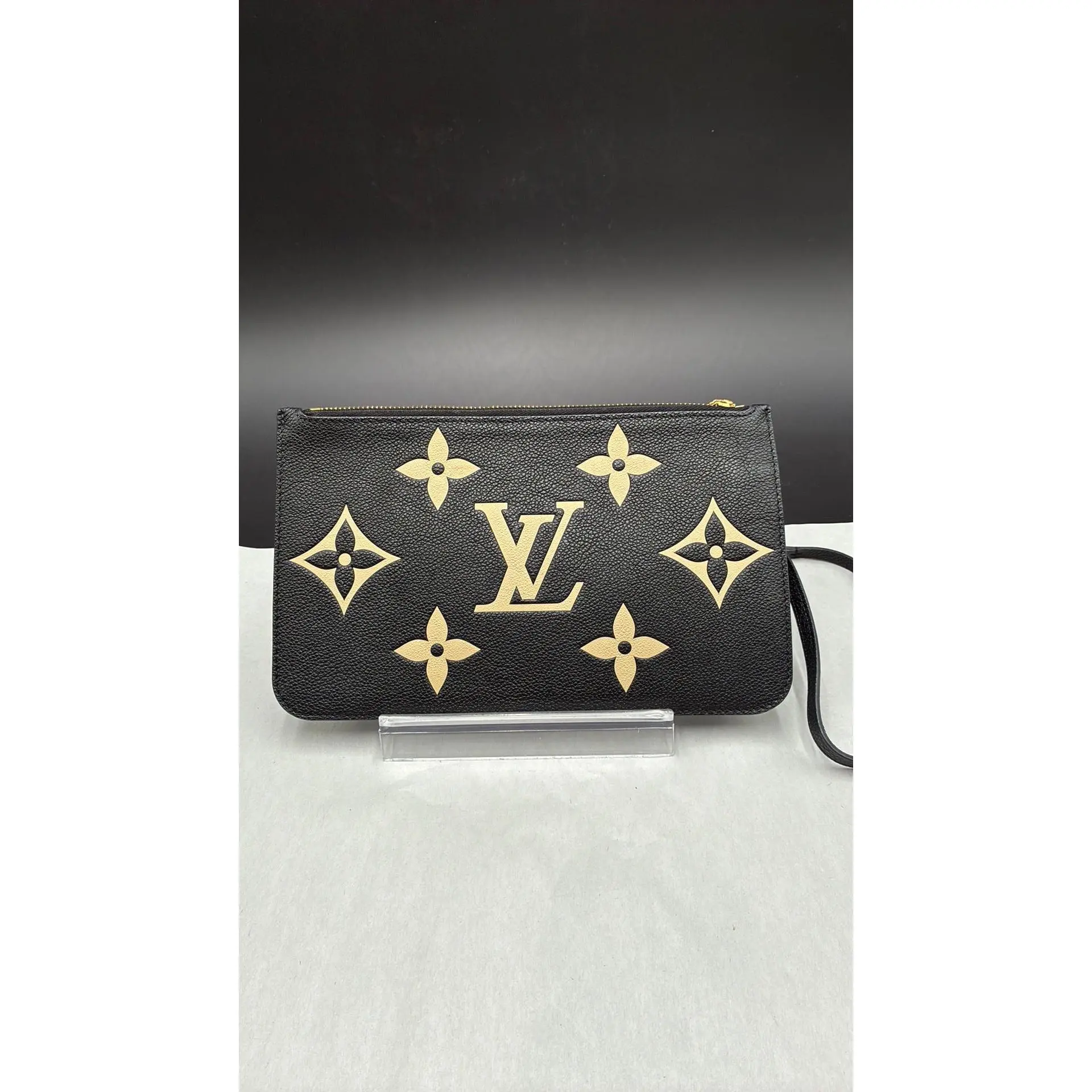 Pre-owned Louis Vuitton Leather Luxury Bags & Accessories Empreinte Pochette Neverfull MM, Black Date Code: NODC06052609. Entrupy ID: C7YDMWJ.