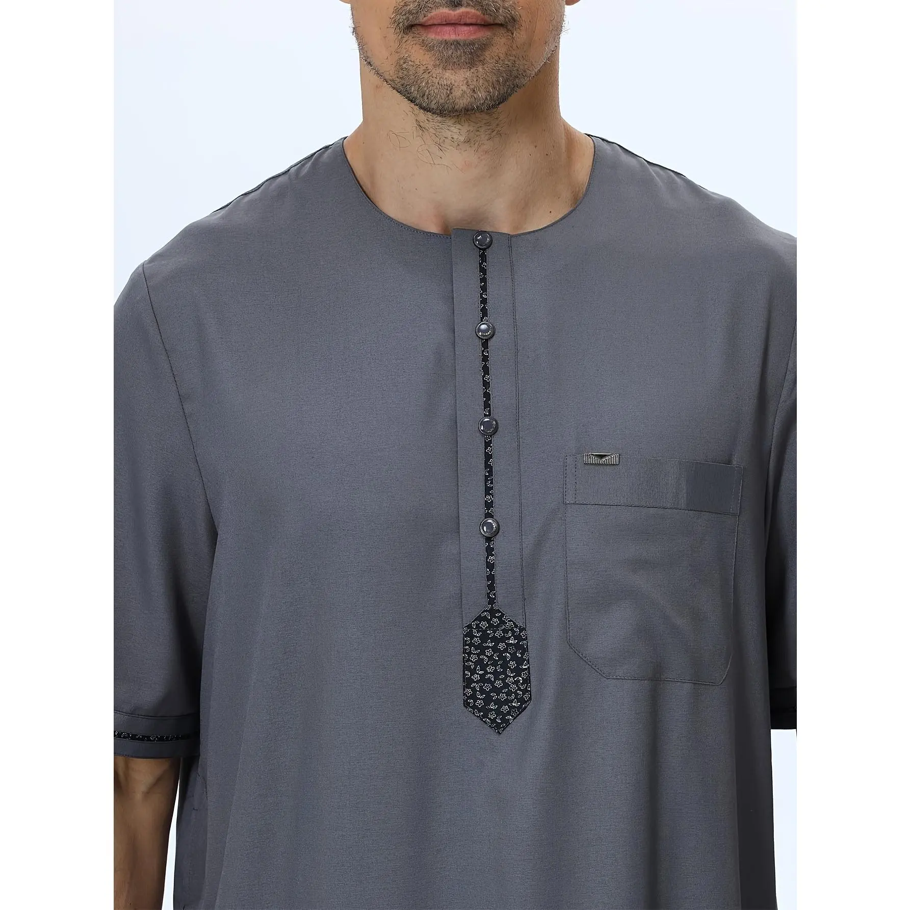 Men'S Elegant Thobe with Four-Button Closure - Short Sleeve, Round Neck, Embroidered Design, Perfect for Prayer & Casual Wear, Traditional Middle Eastern Attire, Prayer Attire, Intricate Embroidery, Nonstretch Fabric
