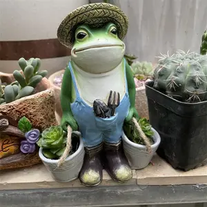 Cute Resin Frog Decoration Miniature Figurine, Creative Gift Garden Ornament, Office Micro Landscape Decor, Adorable Desk Accessory