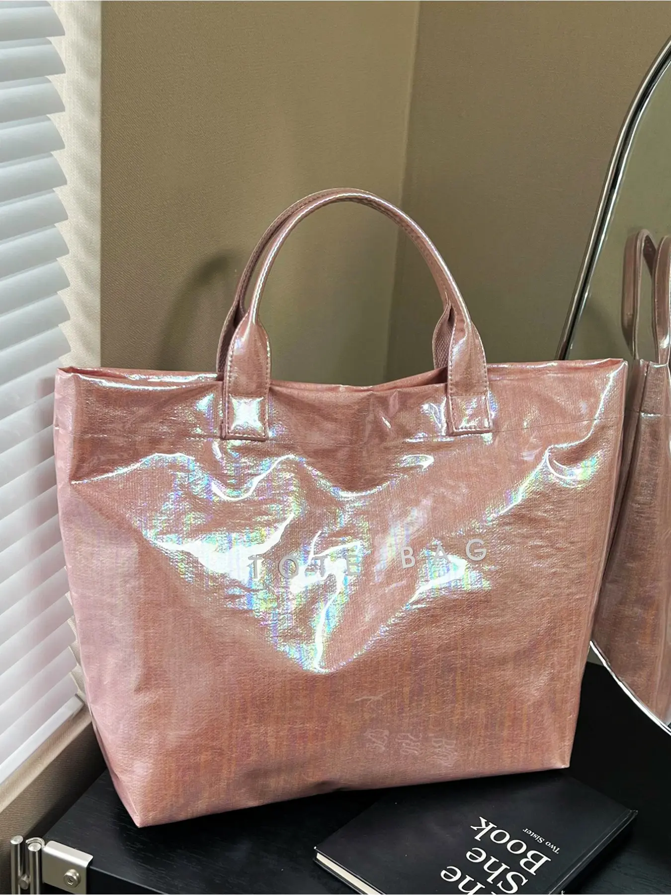 Holographic Iridescent Tote Bag for Women - Shiny Large Capacity PVC Handbag, Trendy Casual Multifunctional Versatile Shoulder Bag for Daily Commute Shopping Vacation