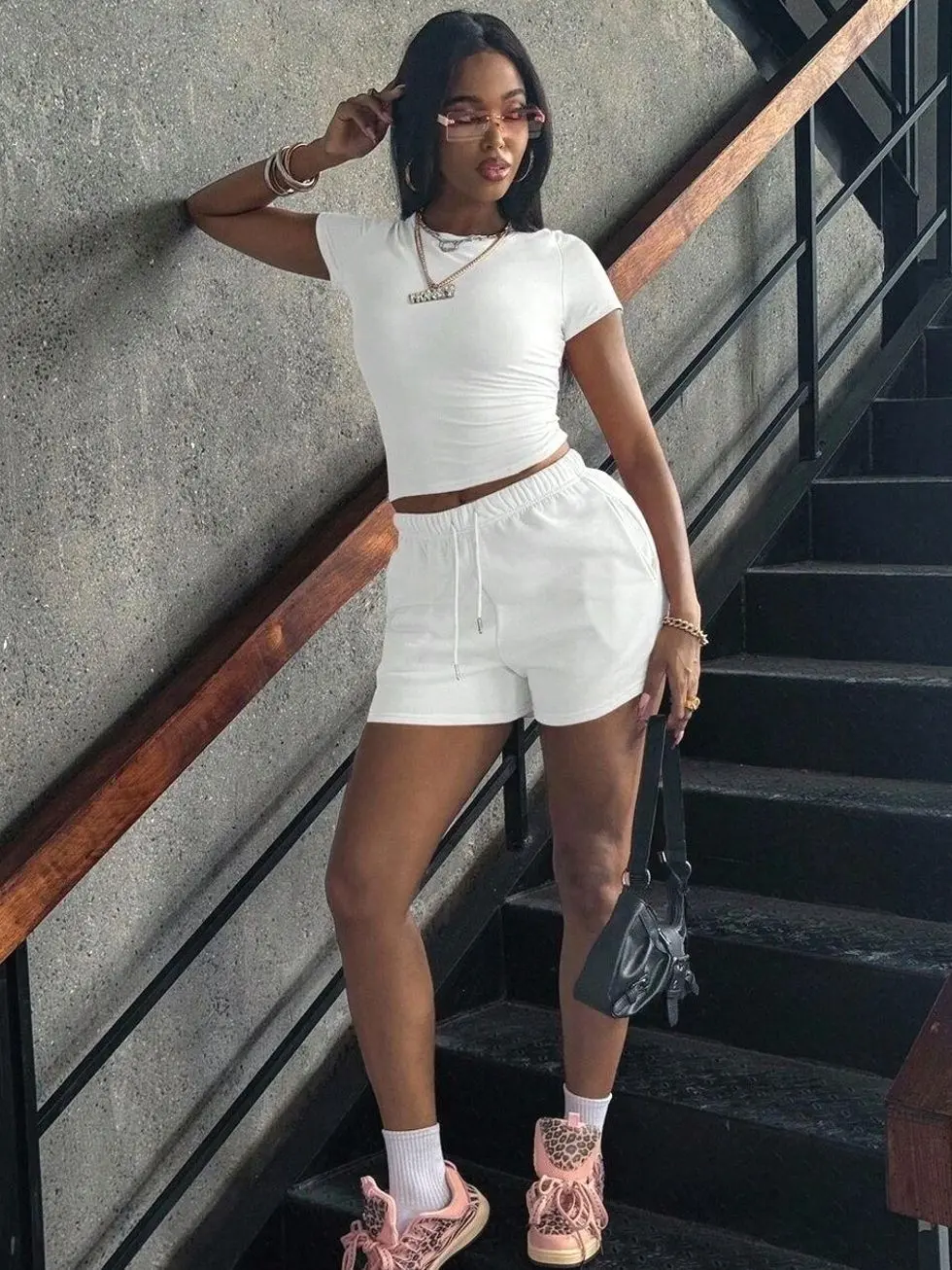 Women's Round Neck Solid Color Casual Short Sleeve T-Shirt And Shorts Two-Piece Set, Summer