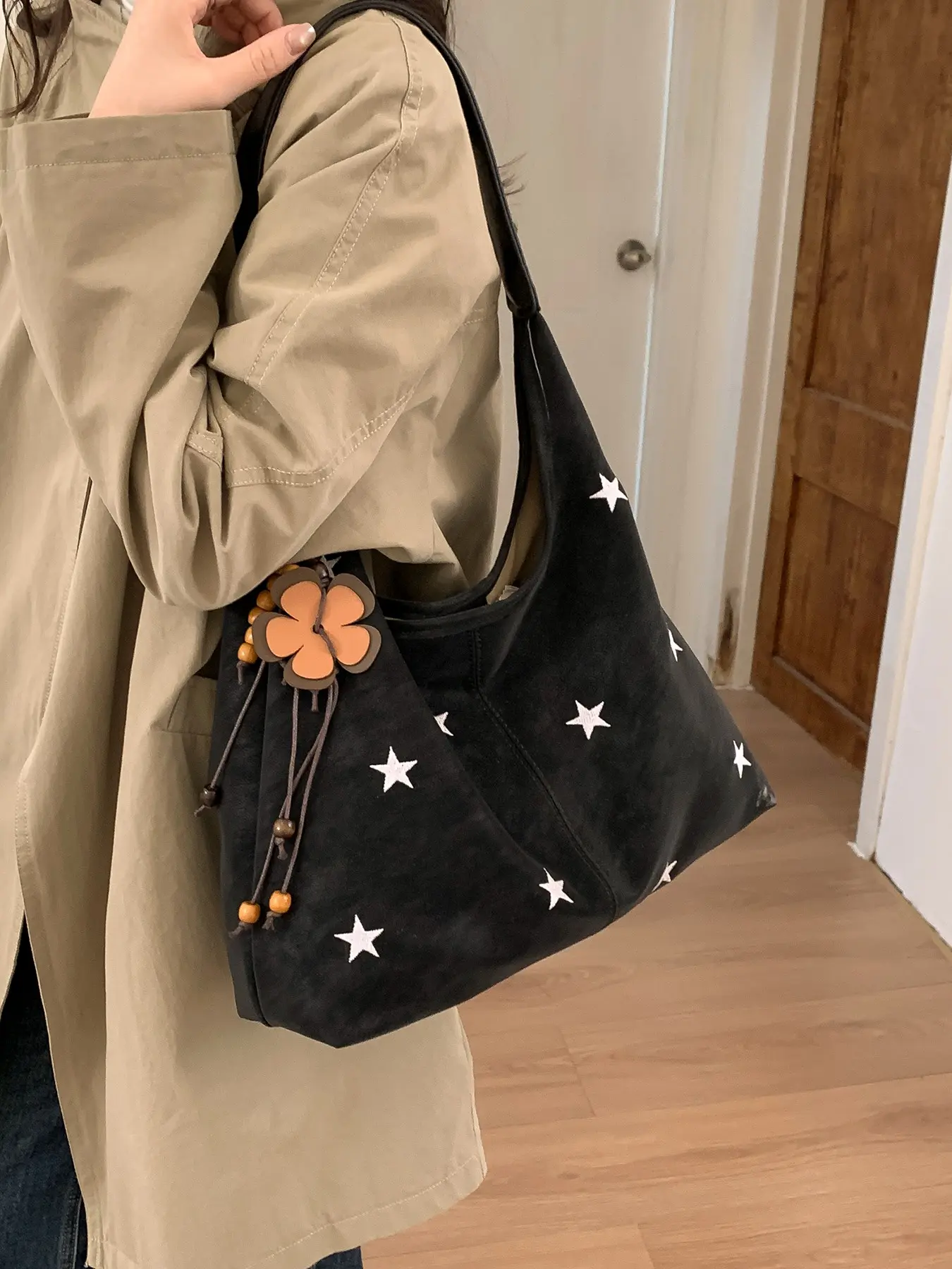 Elegant retro style atmosphere pentagram printed decorative stylish tote bag, large capacity fashionable and gentle practical texture shoulder bag, with flowers and bead hanging decorations, suitable for dates and parties