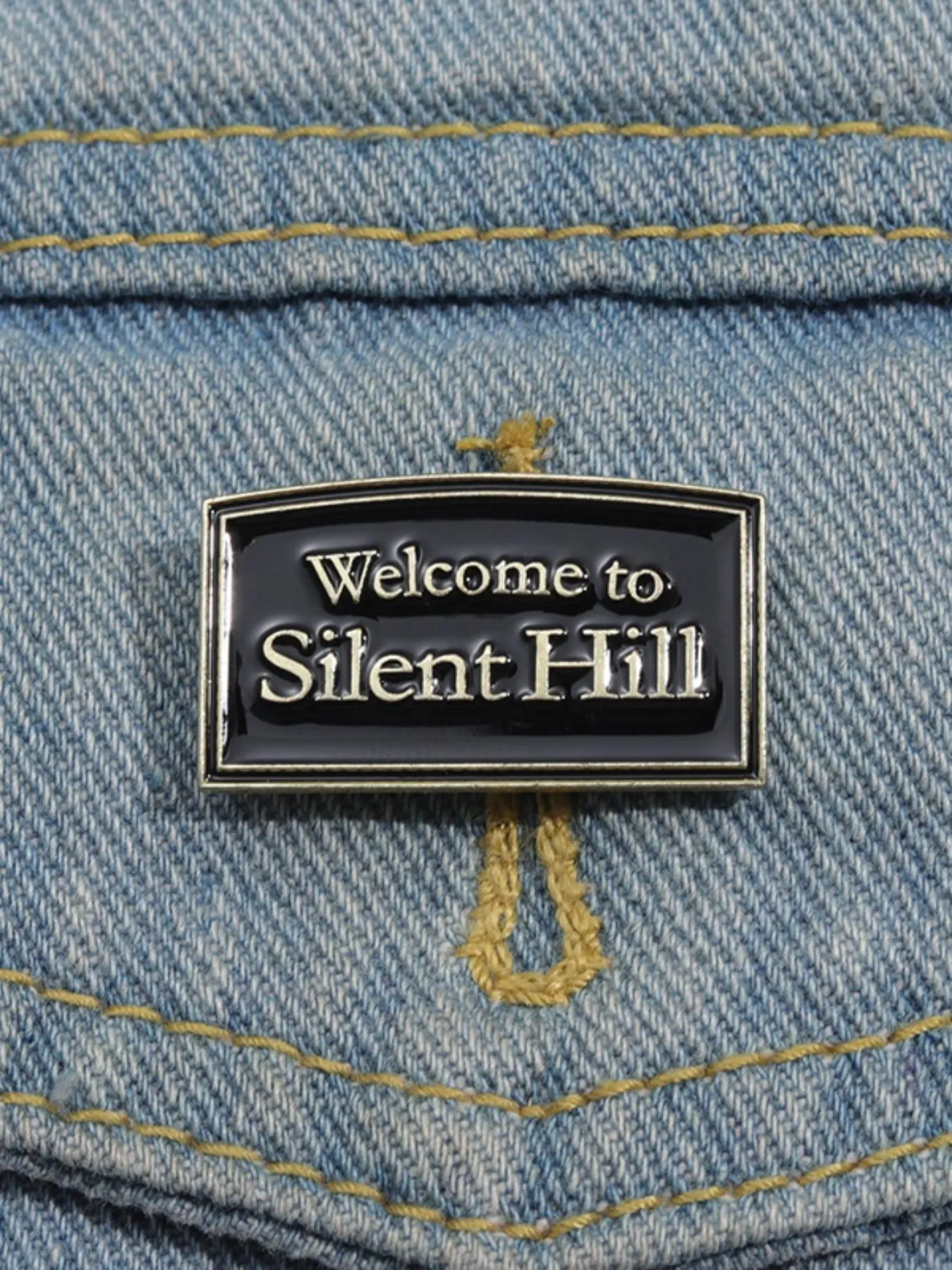 Welcome To Silent Hill Brooch, Fashion Alloy Badge, Emblem Badge Decoration for Backpack & Jeans, Enamel Pin, Lapel Pin Suitable for Backpacks, Jeans, Scarves, Hats Decoration, Men Accessories