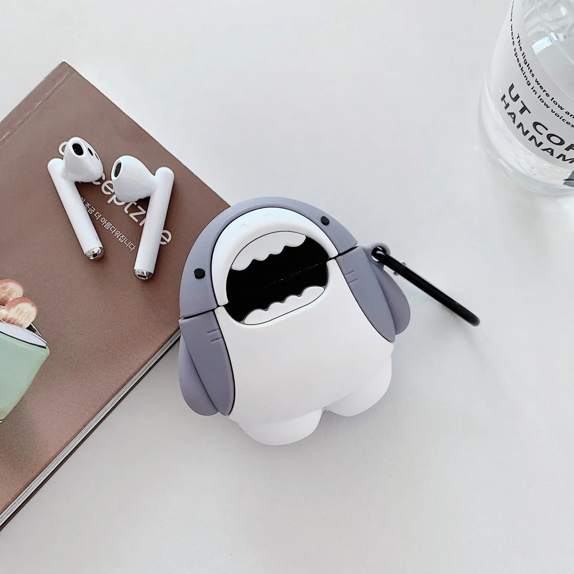 1 shark shaped headphone case, drop resistant and durable silicone Protection headphone case, Apple wireless Bluetooth headphone case, suitable for AirPods 1/2/3/4/pro/pro 2/pro 3, Design Headset