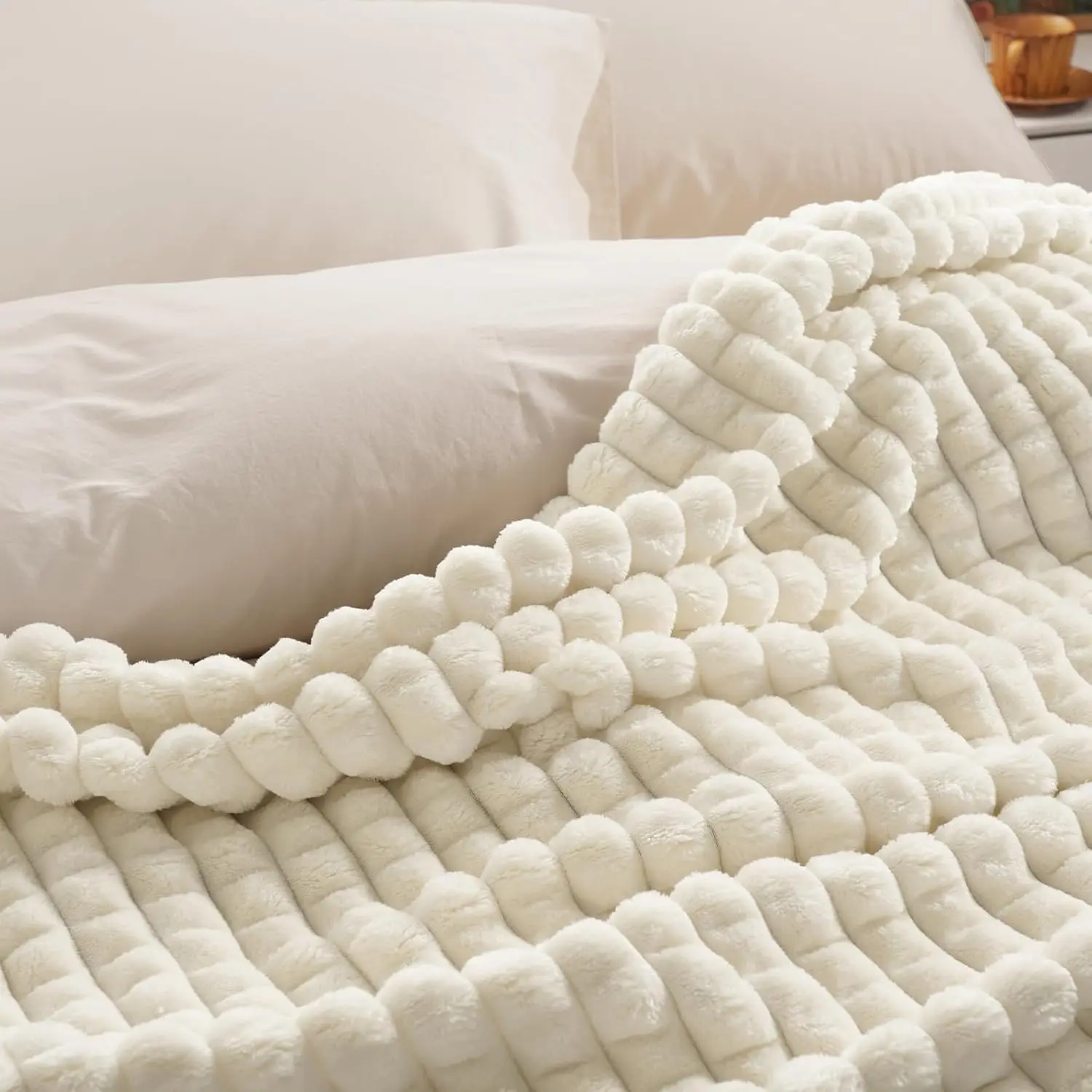 3D Clipped Microfibre Fleece Blanket - 90x90" Synthetic 380GSM Modern Bedding, Super Soft, Warm, Lightweight, Durable, No Pilling, No Shedding, Decorative Fuzzy Plush for Bed/Couch, Fall/Winter Indoor Use