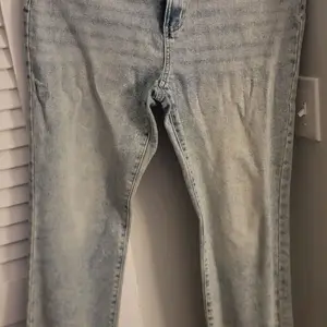 High Rise Kick Flare Jeans Light Wash Raw Hem Women Size 9 Trendy Denim