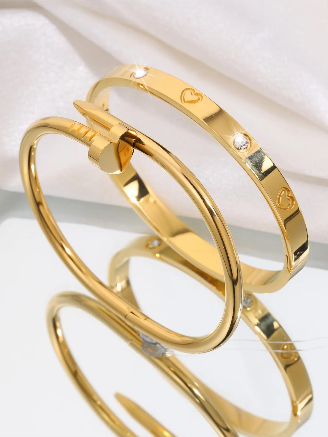 Unisex stainless steel jewelry that does not fade; inlaid with cubic zirconia and crystal; fashionable designer Heart Shaped Bracelet for love and friendship; handcrafted gift for daily wear; Crystal Bracelet Set