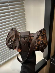 New Retro Leopard Crescent Bag Metal Buckle Zipper Closure Lightweight Minimalist Small Soft Crossbody Bag for Women Daily Commute Work Vacation Student Use Fashion Crescent Bag
