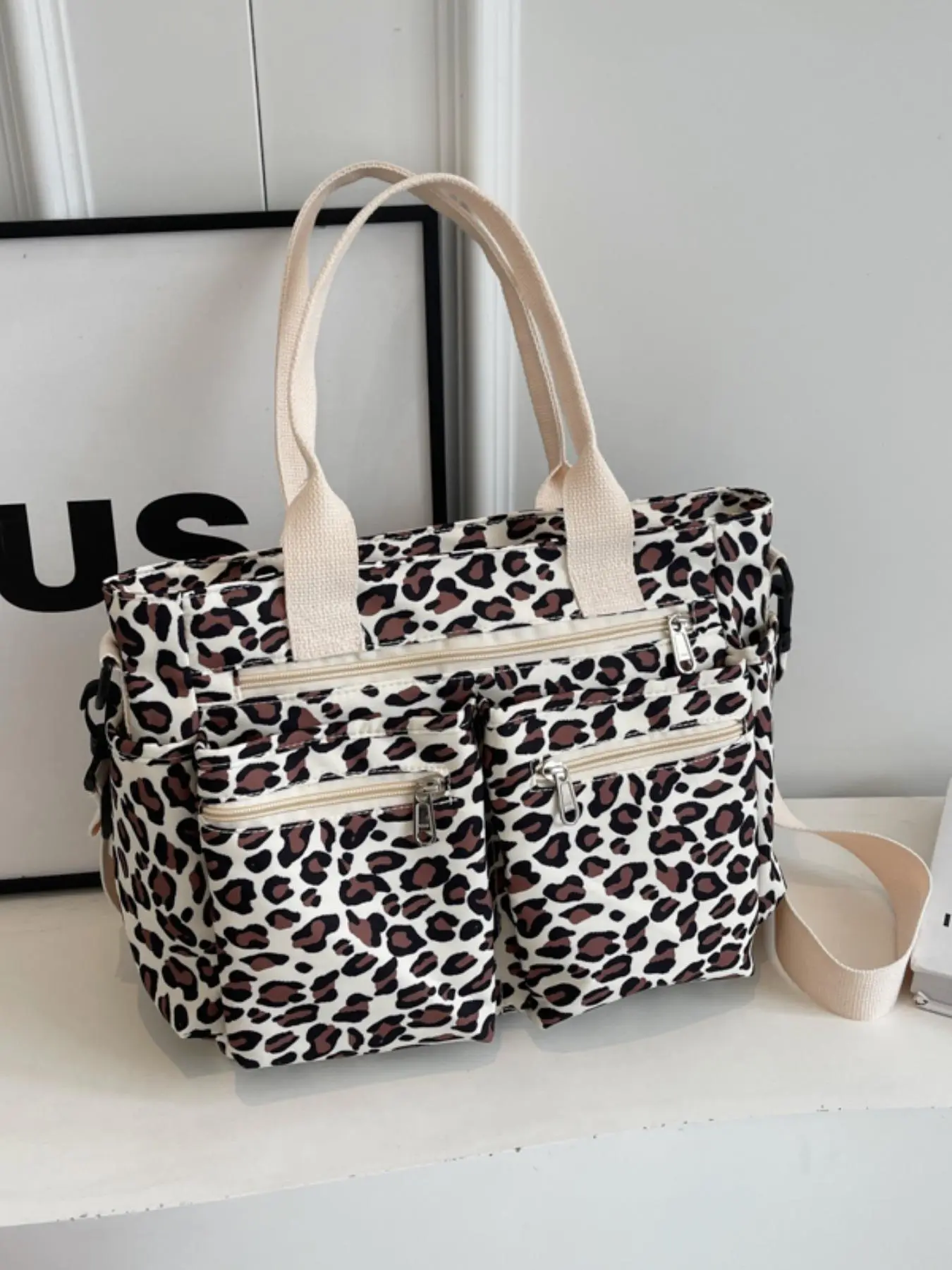 Leopard print white