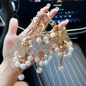 Creative Pearl Chain Butterfly Keychain with Rhinestones, Fashionable Car and Bag Pendant, Unique Gift for Friends and Family, Bling Bling Keychains