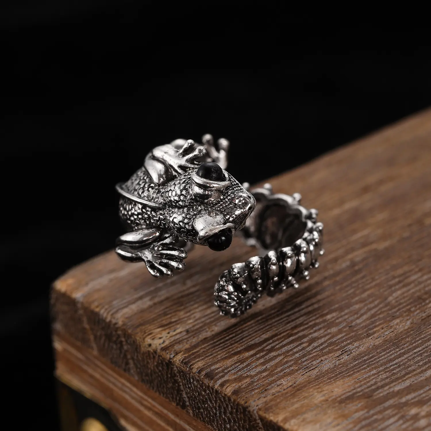 Gothic Cute Lizard Ring - Unisex Punk Hip-Hop Fashion Jewelry, Goth, Animal Shaped, Sculptural, Ideal Halloween Gift for Women, Goth Rings, Animal Shaped Rings