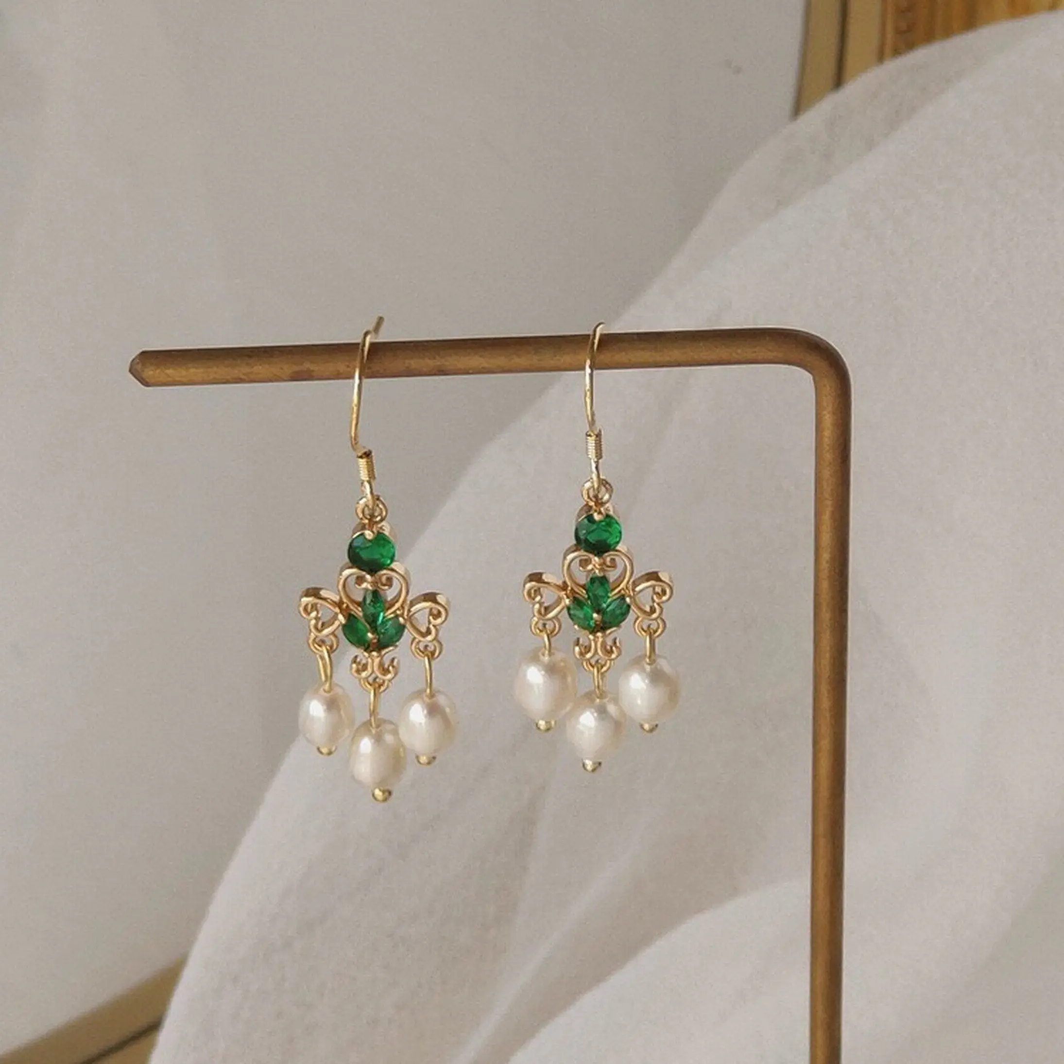 Emerald pearl earrings, Green emerald gold lace earrings, Natural pearl dangle drop earrings, Vintage style emerald earrings, Delicate gift