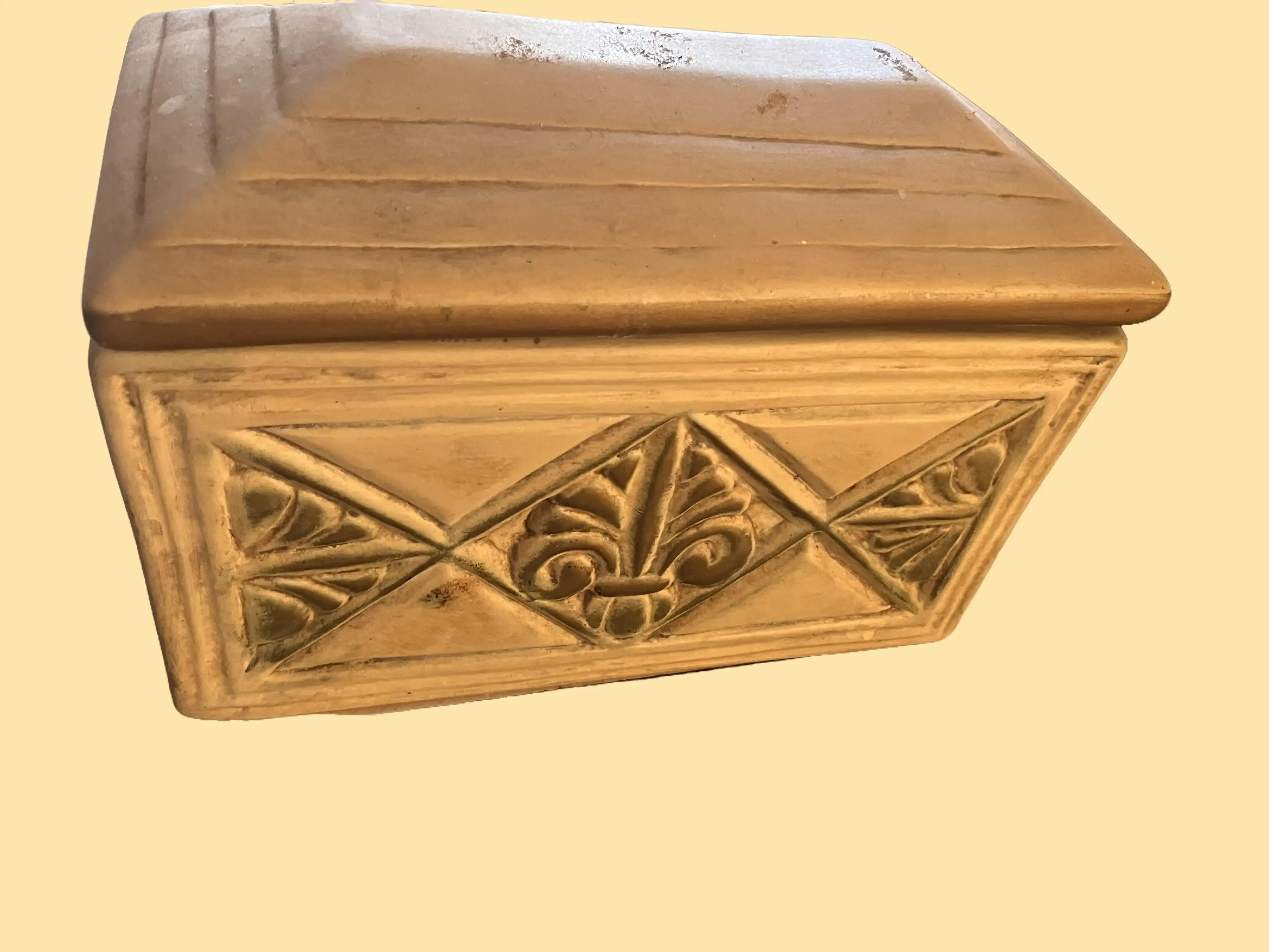 Vintage Decorative Lidded Keepsake Box – Distressed Cream Ceramic Storage Box with Fleur-de-Lis Design