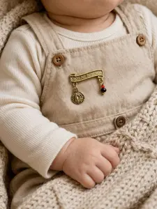 Broche Ojito de Santa Lucia ''Dios Me Bendiga'' en 10k-Proteccion para Bebe