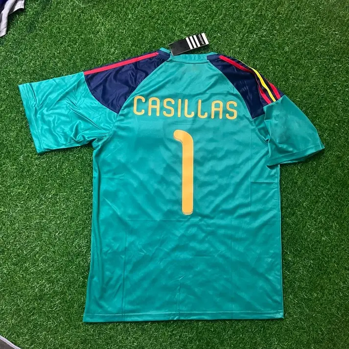 I.Casillas #1 2010 Green Navy Retro Goalkeeper Jersey – Classic Green & Navy Design, Short Sleeve, Goalkeeper, Full Printed