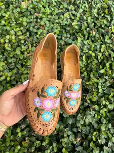Ruleta Flores Embroidery Leather Huarache Flat