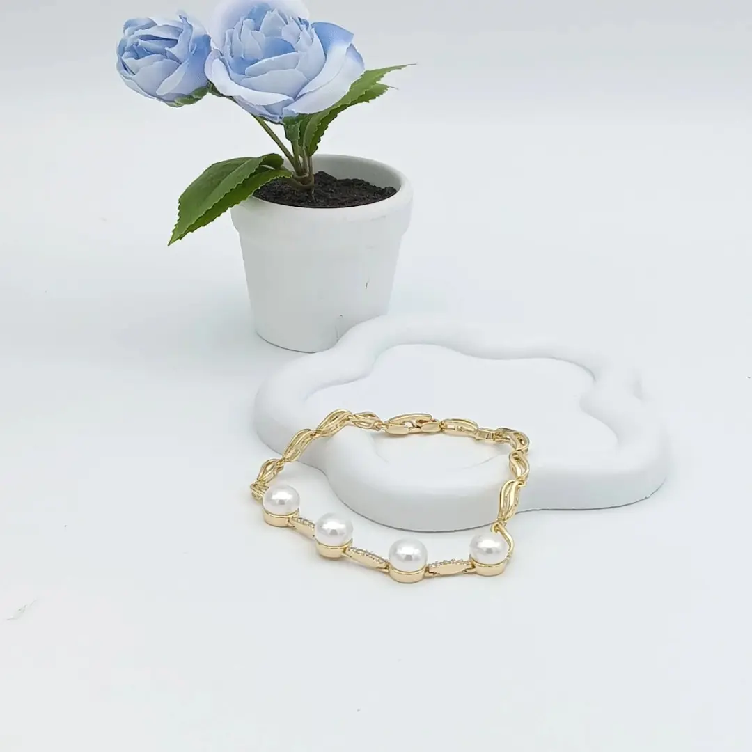 Handle with pearls 14k Golden plated.High quality