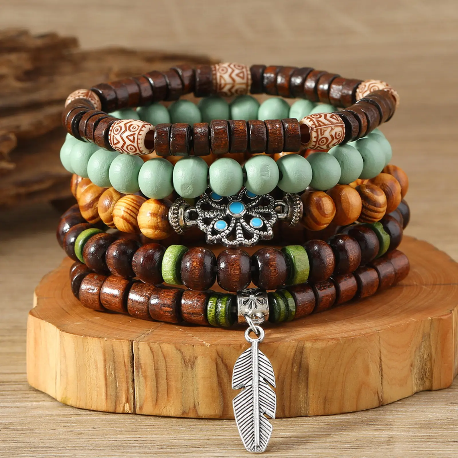 Unisex Ethnic Beaded Bracelet with Feather Charm, Casual Multicolor Adjustable Band for Outdoor Sports and Activities, Beads, Stylish, One Size