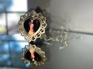 Brass Heart Picture Frame: Antique  vintage Style - Gold / Silver / Bronze