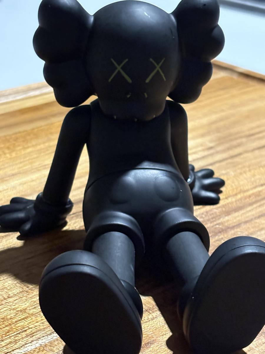 Item: Lying posture (Black)