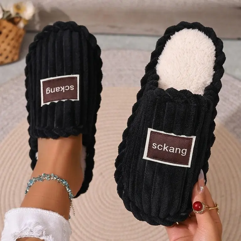 Women's thick-soled warm and soft indoor-outdoor floor slippers made of plush fabric, suitable for postpartum recovery