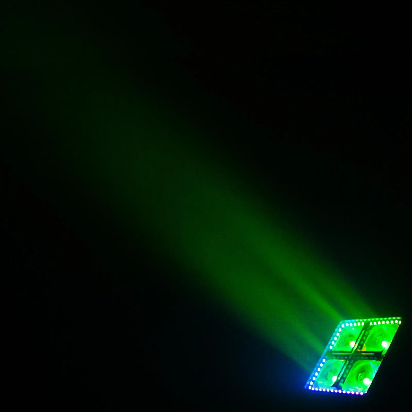 Clutch QUAD BLAST-IP RGBWA+UV LED Battery-Powered IP65-Rated Indoor/Outdoor Uplight