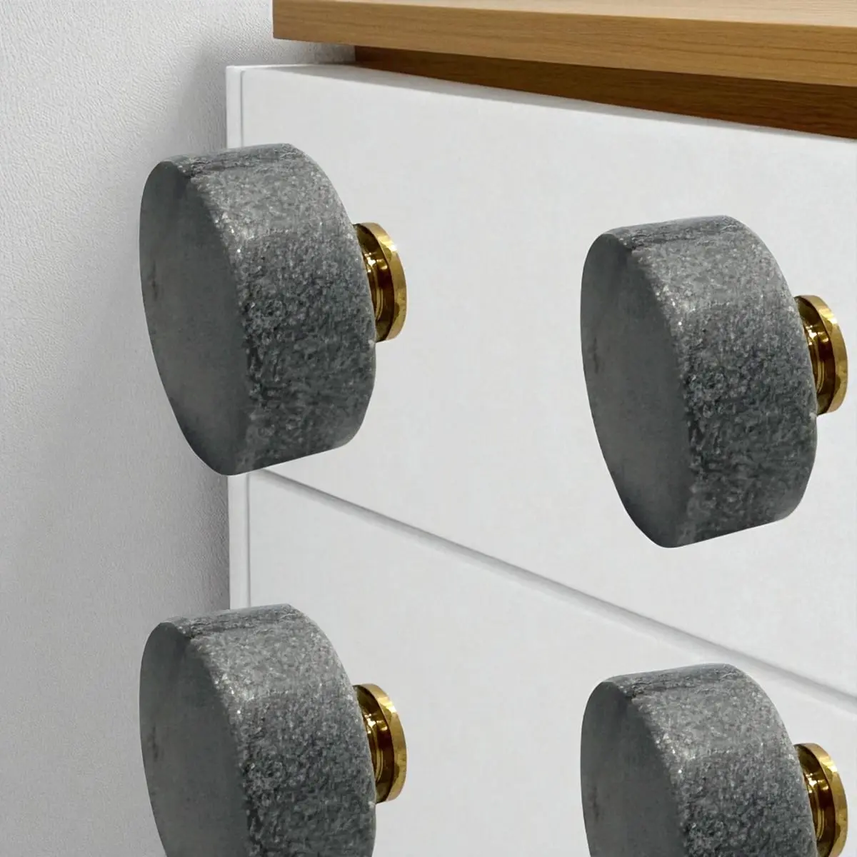 HomeRoots 635784 Gray Stone Disc-Shape Drawer Pull Knobs, Silver Hardware Doorknobs - Set of 6