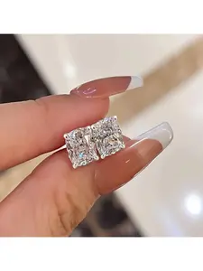 Ultra-shiny exquisite zircon square geometric stud earrings - minimalist and versatile accessories, with a unique and classic look, Studs Earrings