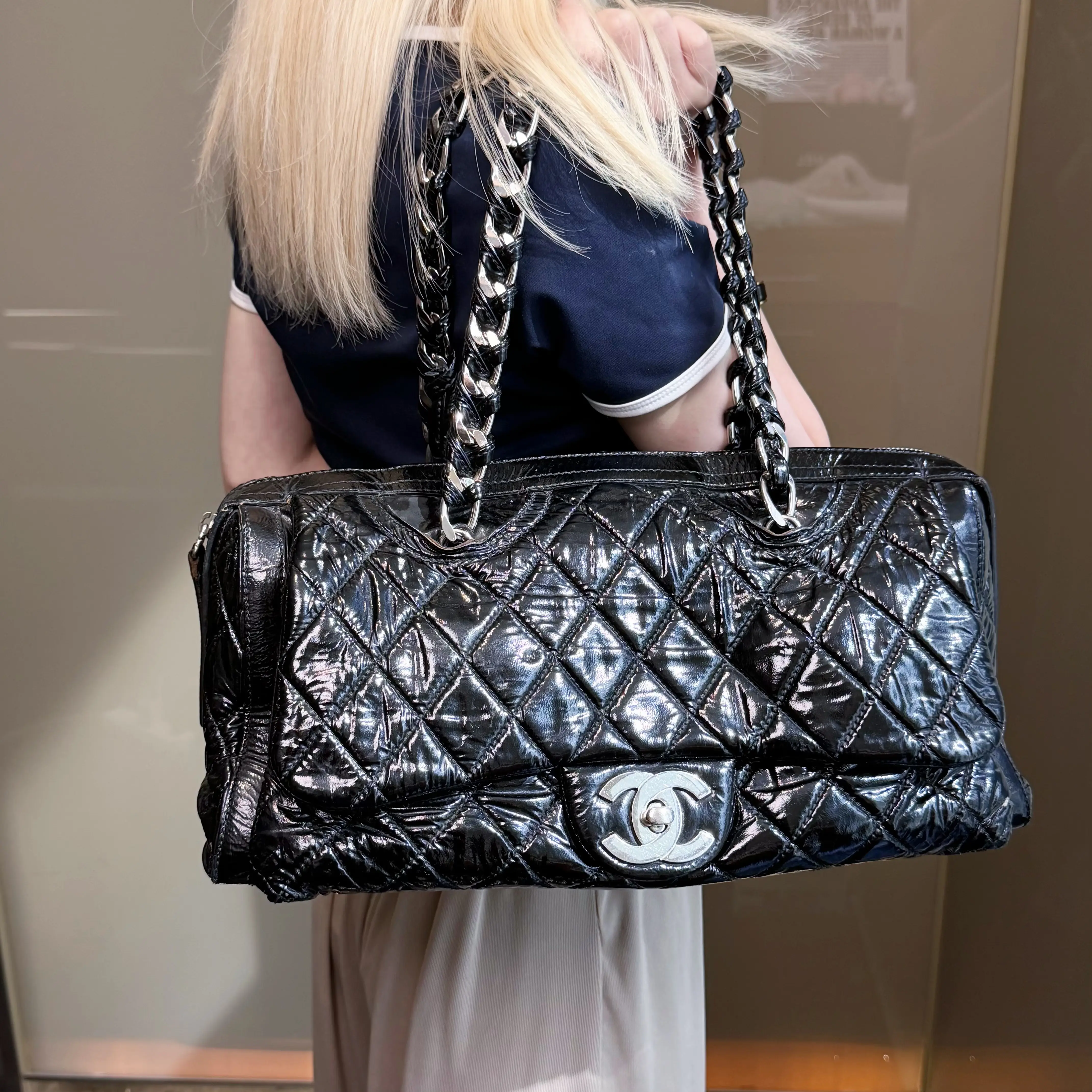 Pre-owned CHANEL N8 Chanel, black patent leather/silver hardware, tote bag 62102