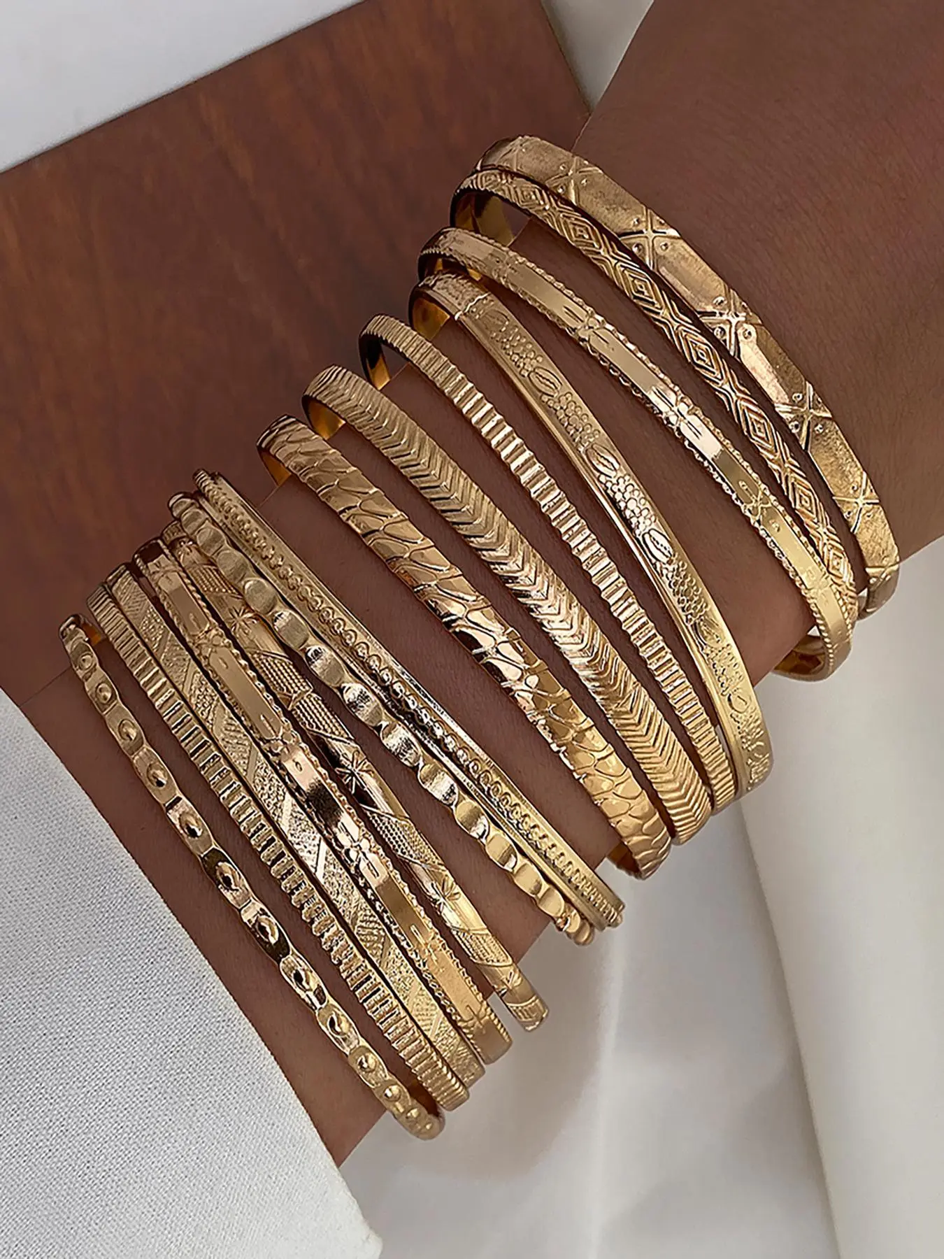 Elegant Pattern Gear Embossed Shiny Bracelet Set 14 Pieces, Trendy Stack Bangle, Stackable Bracelet Set, Alloy Material, All Seasons Wear, No Choking Hazard, Bangles bracelets set