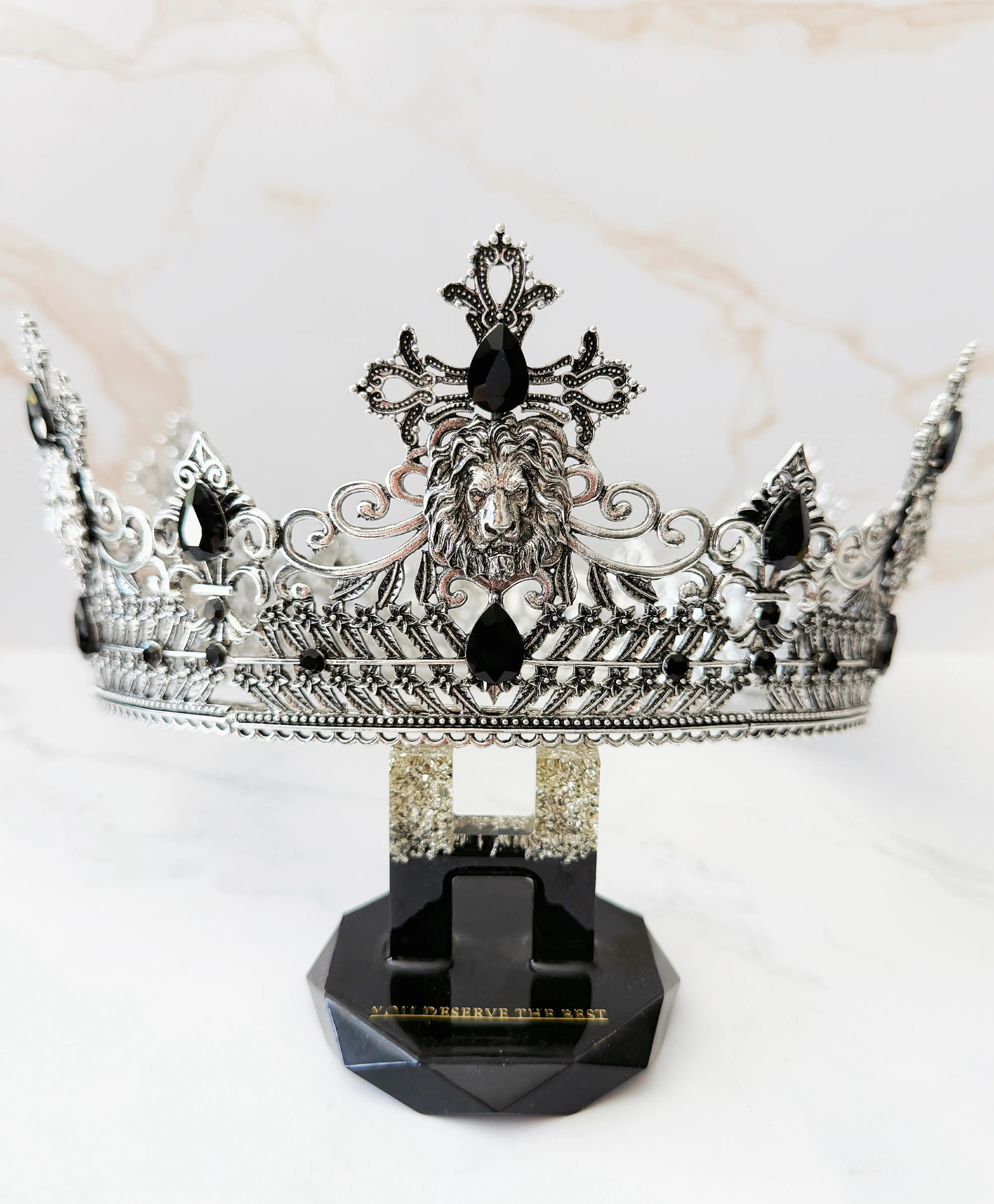 Elegant Lion Hair Crown with Black Gems, Silver Accents for Royal-Themed Fashion Headpiece Looks