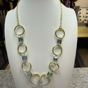 Bello collar  color verde
