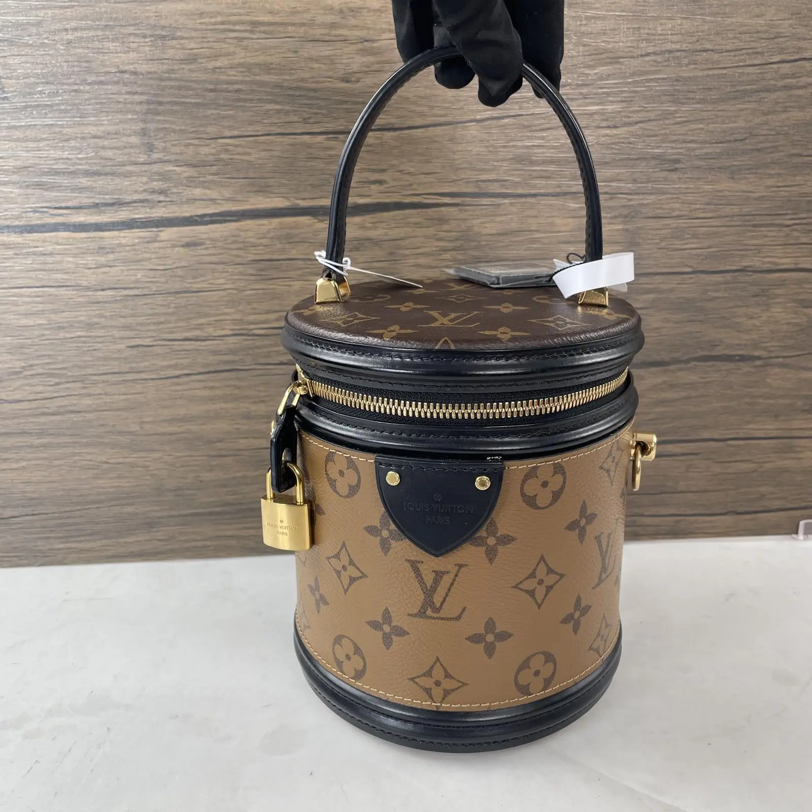 Pre-owned Louis Vuitton Reverse two-tone monogram coated canvas Shoulder Bags Cannes Reverse Monogram Bucket Vanity Bag (Style M43986)+charm++