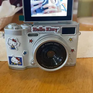 2.4 Inch Flip Screen Selfie Camera, Digital Camera with Flash and Filters, Pocket Camera, Portable Compact Point-And-Shoot, Ideal for Short Videos and Travel