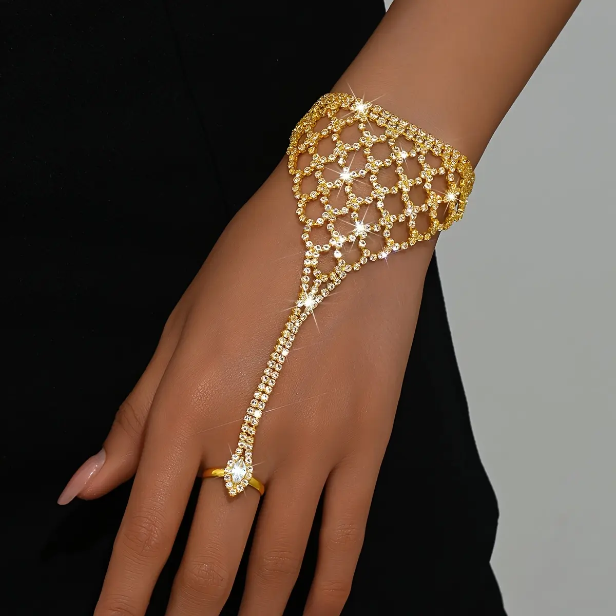 Fashionable women's bracelet, sparkling rhinestone design, suitable for weddings, Latin dance parties, and everyday wear chain men Gold Plated Hypoallergenic Stainless Steel Link Necklace autumn rapper 20 motif tiara Crucifix nut daughter earring name
