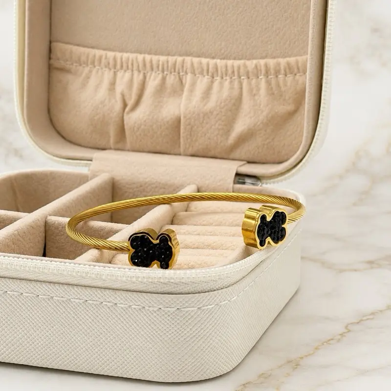 Elegant bear bracelet