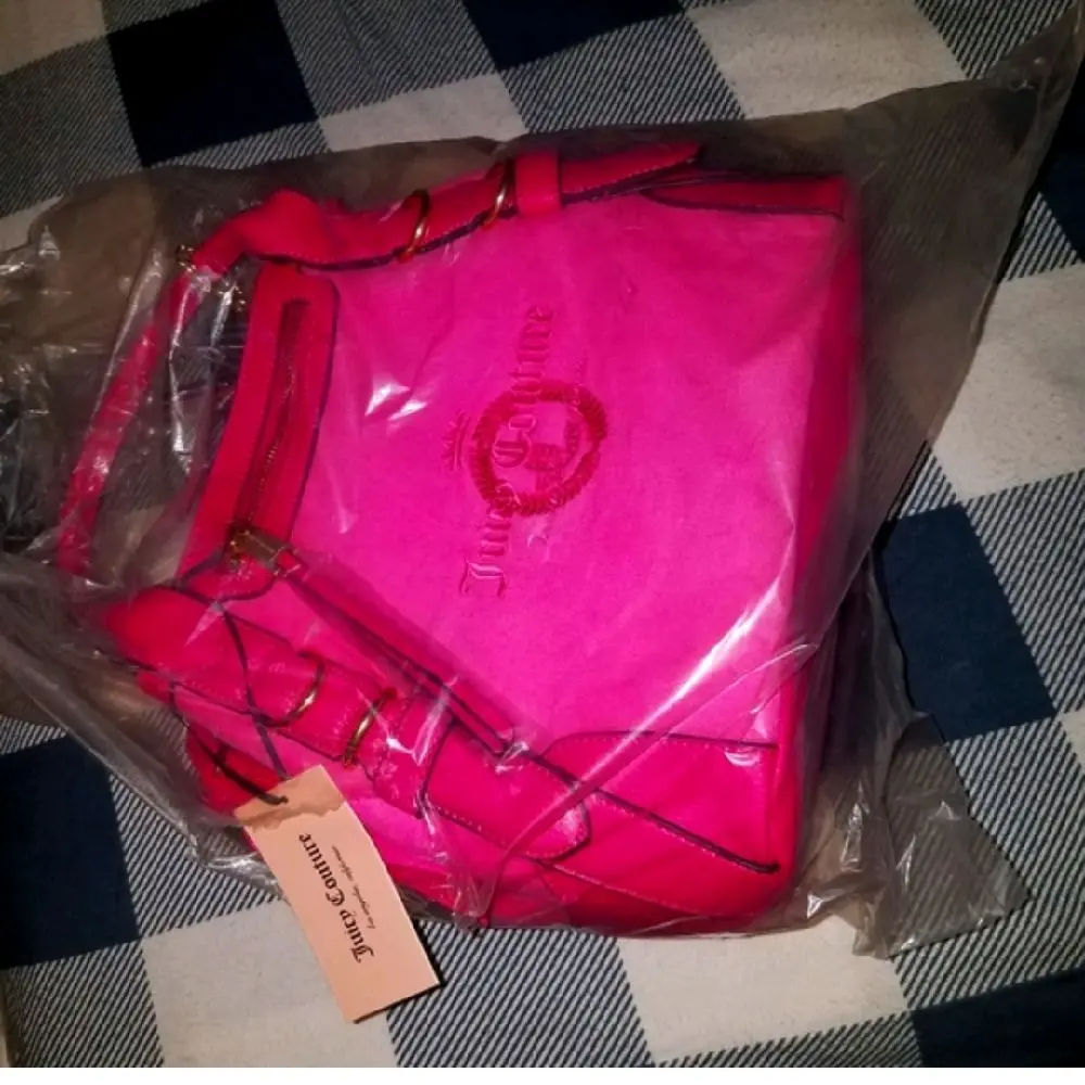 Juicy Couture Women's Everyday Shoulder Bag – Hot Pink
