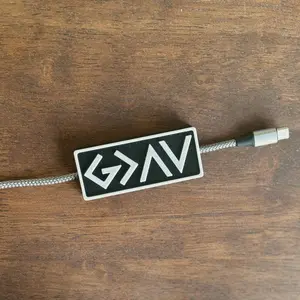 God Is Greater Than Highs and Lows Charging Cable Clip – G>^v Faith Symbol Accessory – Christian Gift for Her – Bible Verse Tech Organizer – Cute 3D Printed Charger Tag