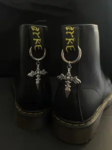 Devil Wings & Sword Design Shoe Croc Charms, 1 Pair Easy To Attach Comfort Punk Style Shoes Decorations for Men's Boots, Street Hip Hop Personality Goth Shoes Accessory Gothic Elements for Gift, Valentine's Day, Gift, Punk Culture, Unique Accessories