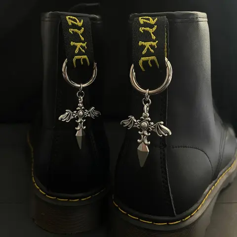 Devil Wings & Sword Design, Bling Shoe Croc Charms, 1 Pair Easy To Attach Punk Style Shoes Decorations for Men's Boots, Street Hip Hop Goth Shoes Accessory Gothic Elements for Valentine's Day, Gift, Punk Culture Accessories, Decorative Shoe Accessories