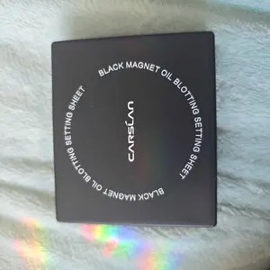 Product Review of CARSLAN Black Magnet Oil Blotting Setting Sheet With Powder More Control Oil Keep Fresh 2 IN 1 Blotting Sheet with Mirror Puff & Recyclable Case 450 Sheets 1 Box 2 Refills from J**l L**n