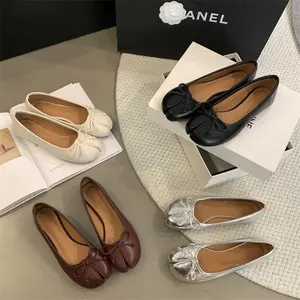 2025 Spring and Autumn New Style Toe-Split Pig's Foot Shoes for Women, Soft Leather Horsehoe Pig's Foot Shoes, One-Step Bean Shoes, Commuting All-Match Shallow Mouth Single Shoes