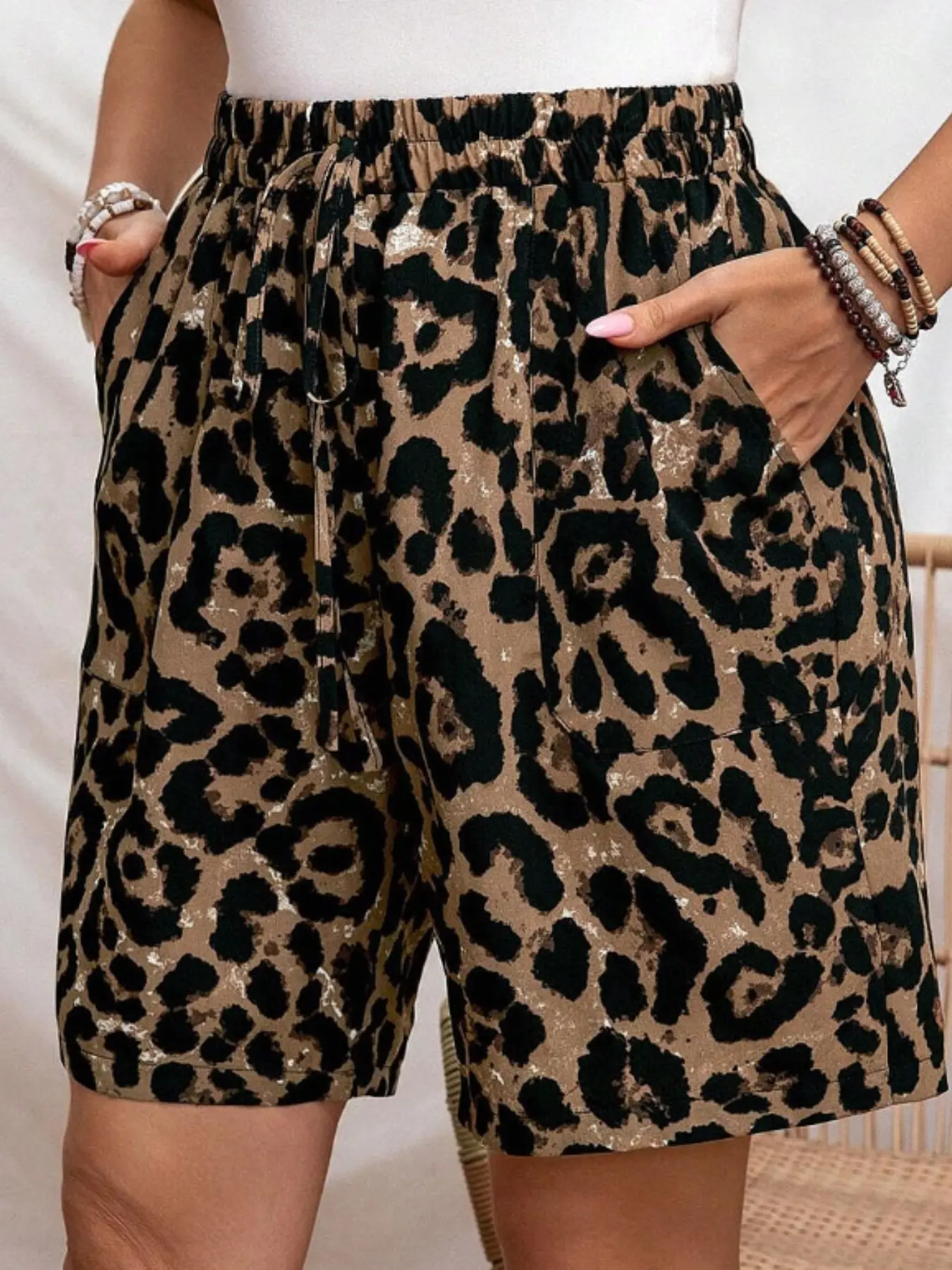 Plus Size Women's Animal Leopard Print Pockets Drawstring Shorts, Casual Summer Elastic High Waist Shorts, Breathable Comfortable Shorts